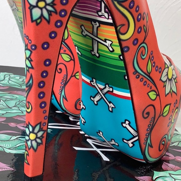 Taylor says Skully Stiletto Platform Heels size 7 NWT - Picture 2 of 16